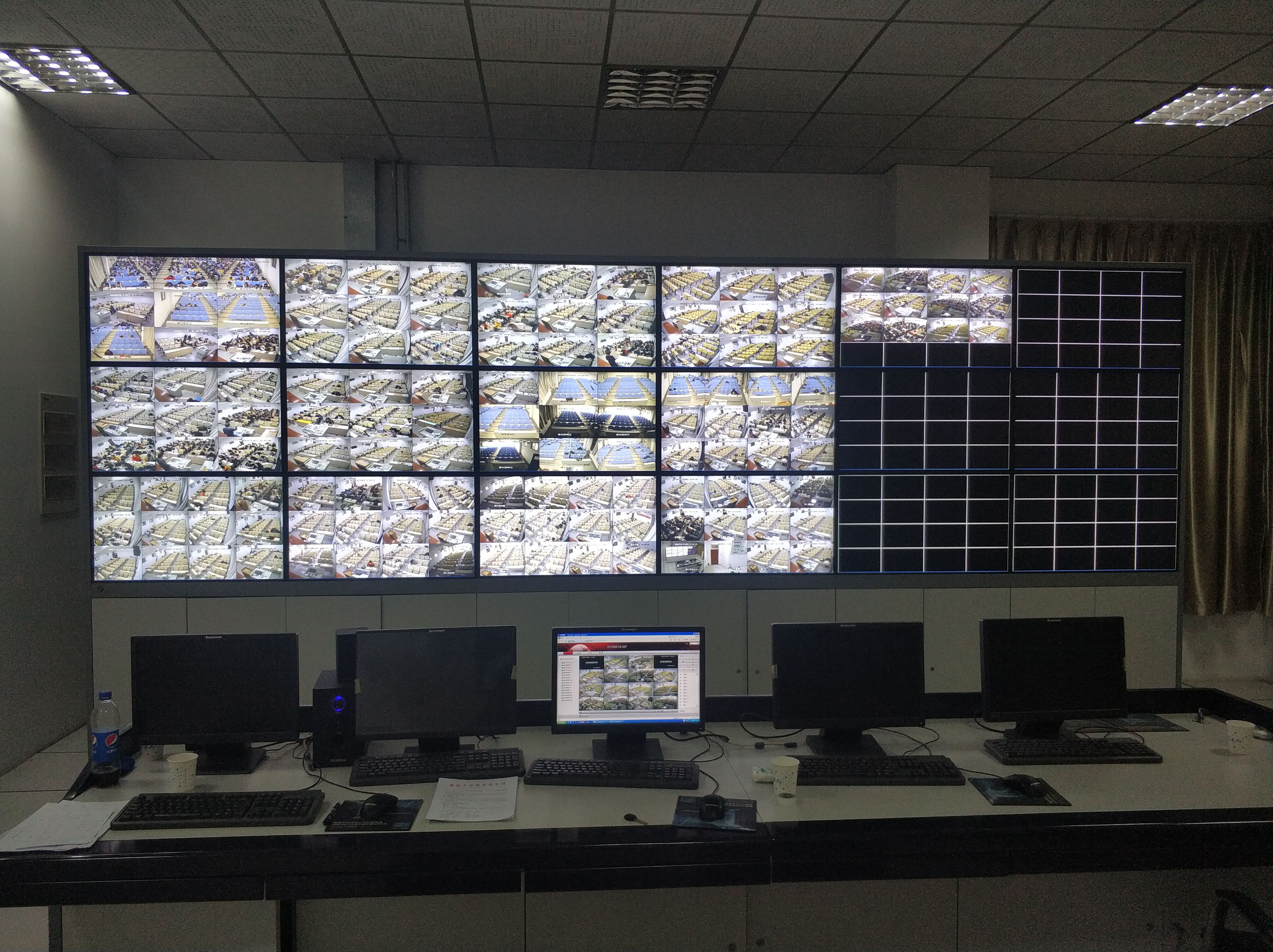 青岛大学标准化考场55寸超窄边液晶拼接监控大屏